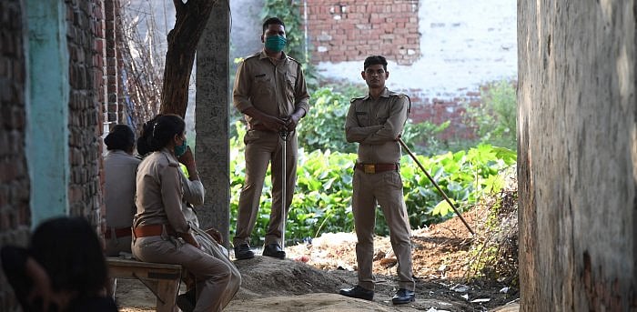 हाथरस केसः सीबीआई चार्जशीट से यूपी पुलिस पर उठे सवाल,  समय पर मेडिकल नहीं कराने का भी आरोप