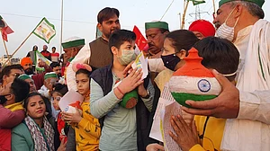 मासूम बच्चे भी आए किसान आंदोलन के समर्थन में, अन्नदाताओं को दान किए अपने गुल्लक