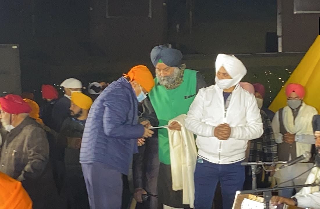 Farmers Protest LIVE: इतनी ठंड में 32 दिनों से हमारे किसानों को सड़क पर सोने को मजबूर किया गया- केजरीवाल