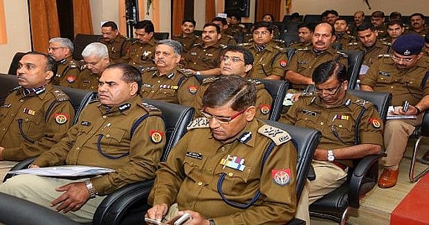 कानून-व्यवस्था पर घिरी योगी सरकार ने 43 आईपीएस अफसरों का किया तबादला, 16 जिलों में नए पुलिस कप्तान को कमान