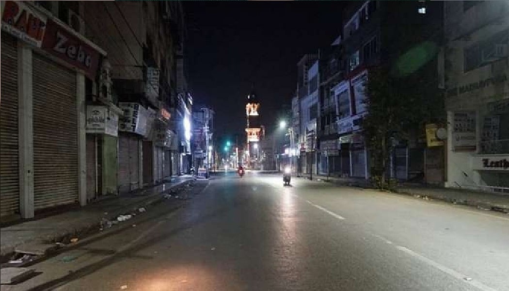 महाराष्ट्र: नए कोरोना मामलों को लेकर इन इलाकों में नाइट कर्फ्यू का ऐलान, इन देशों से आने वालों पर भी सख्ती 