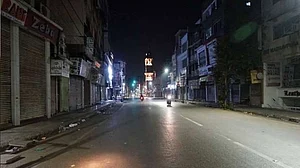 महाराष्ट्र: नए कोरोना मामलों को लेकर इन इलाकों में नाइट कर्फ्यू का ऐलान, इन देशों से आने वालों पर भी सख्ती