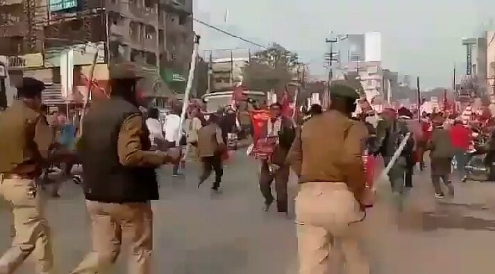 किसान आंदोलन: नए कृषि कानूनों के खिलाफ बिहार में किसानों ने निकाला राजभवन मार्च, पुलिस ने भांजी लाठियां