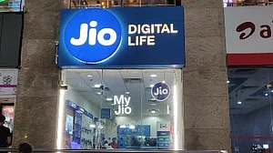 Jio अपने ग्राहकों को देने जा रहा है नया साल का तोहफा, फ्री में मिलेगी अब ये सेवा