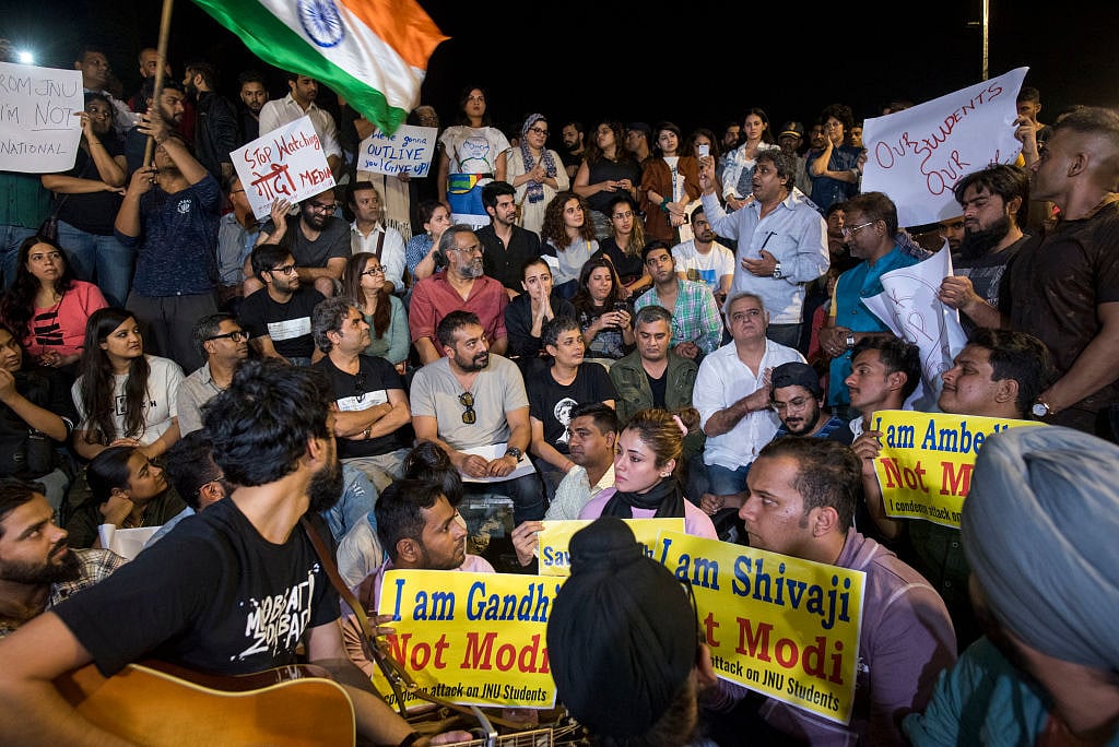 इस साल सिनेमा से सड़क तक सुनाई दी विरोध की गूंज, कई मुद्दों पर सत्ता से दो-दो हाथ करने के लिए बॉलीवुड था मुखर! 
