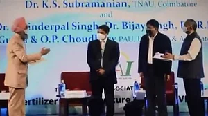 मंत्री के हाथों अवार्ड ठुकराने वाले वैज्ञानिक का पीएम को पत्र, लिखा: मैं न नेता हूं, न आतंकवादी, वापस लीजिए कृषि कानून