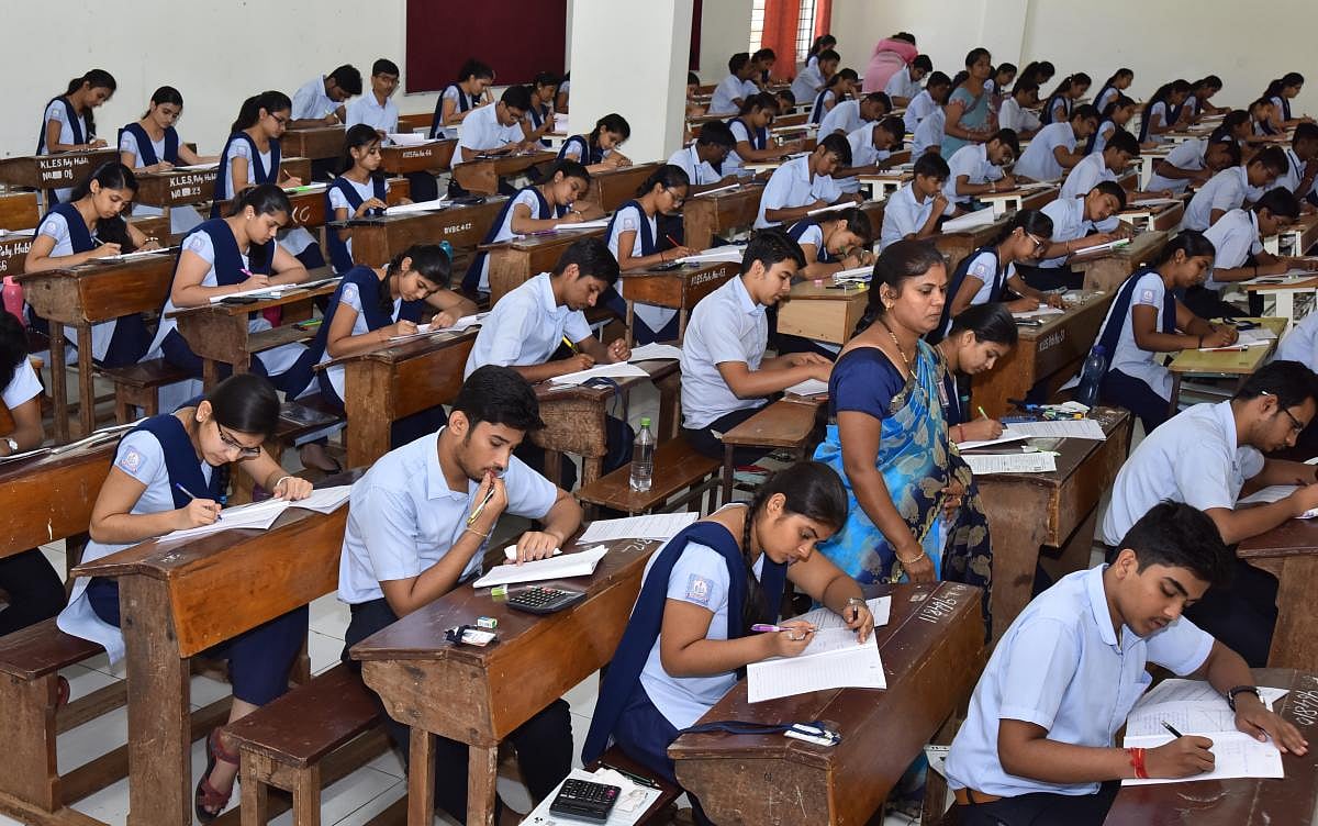यूपी बोर्ड ने परीक्षा को लेकर जारी की गाइडलाइंस, छात्र एक बार जरूर पढ़ें, नकल करने वालों की खैर नहीं!