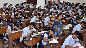 यूपी बोर्ड ने परीक्षा को लेकर जारी की गाइडलाइंस, छात्र एक बार जरूर पढ़ें, नकल करने वालों की खैर नहीं!