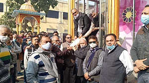 बागपत में एबीवीपी ने जैन देवी की प्रतिमा का किया अपमान, कॉलेज से मूर्ति हटाने के लिए दिया 7 दिन का अल्टीमेटम