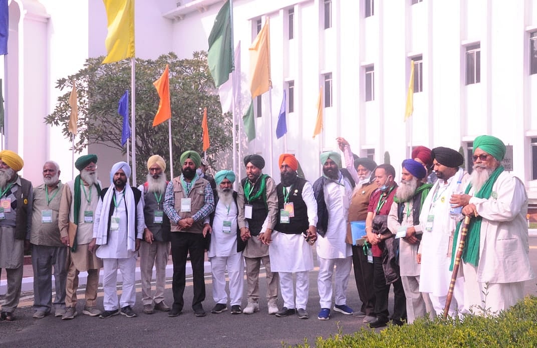 कृषि कानूनः सरकार संशोधन और एमएसपी पर लिखित आश्वासन के लिए तैयार, किसानों के साथ अहम वार्ता जारी