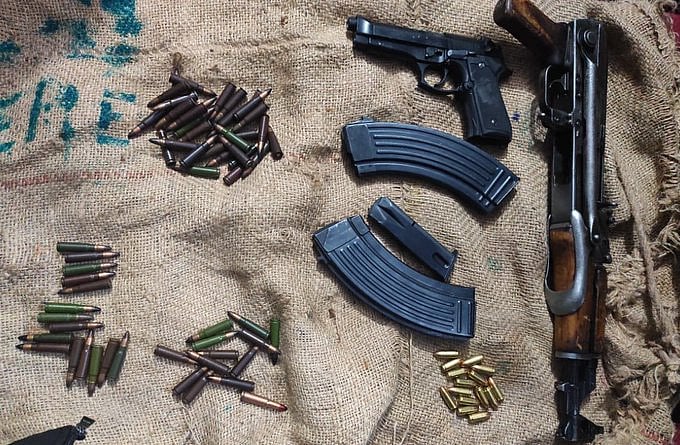 जम्मू पुलिस ने किया आतंकी मॉड्यूल का भंडाफोड़, दो लोगों के पास से AK-47 समेत कई हथियार बरामद