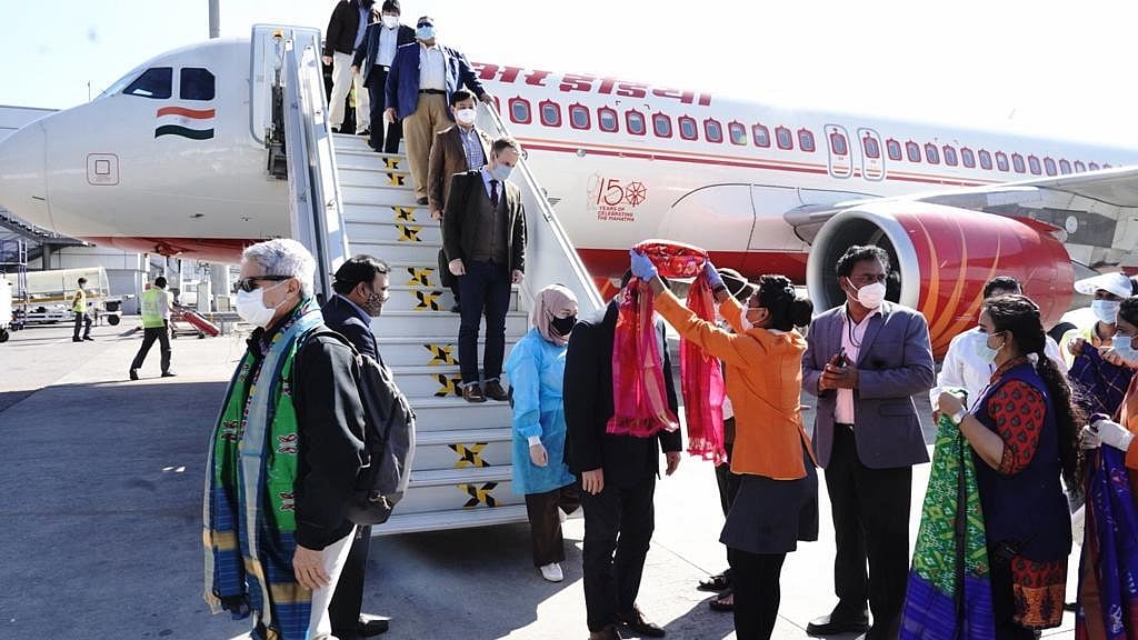 हैदराबाद में 60 से अधिक देशों के दूतों ने भारत बायोटेक किया दौरा, 'कोवैक्सीन' के बारे में दी गई जानकारी