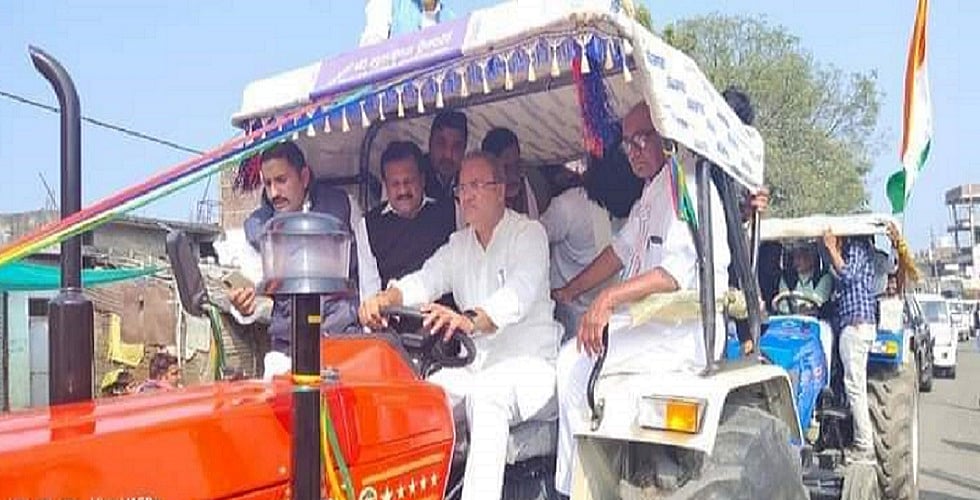 सीएम शिवराज के विधानसभा क्षेत्र में कांग्रेस ने निकाली ट्रैक्टर रैली, केंद्र के कृषि कानूनों का हुआ विरोध