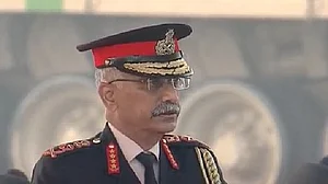 पाकिस्तान के 300-400 आतंकवादी घुसपैठ की फिराक में, भारतीय जवान विफल करने के लिए तैयार: सेना प्रमुख