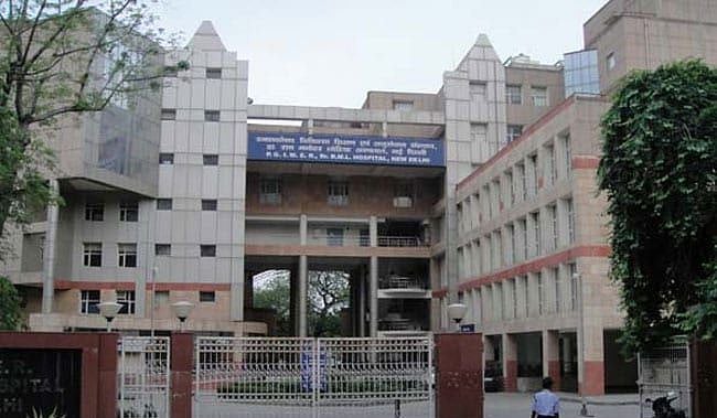 दिल्ली के सरकारी अस्पताल के डॉक्टरों ने कोवैक्सीन लेने से किया मना, कोविशील्ड लगवाने की रखी मांग