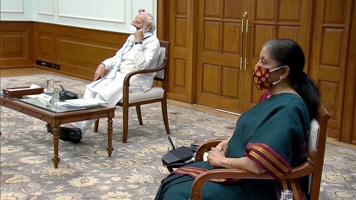 आकार पटेल का लेख: प्रवचन और जयकारों से भी नहीं छिपेगी गर्त में जाती अर्थव्यवस्था और समाज में बढ़ते विष की हकीकत