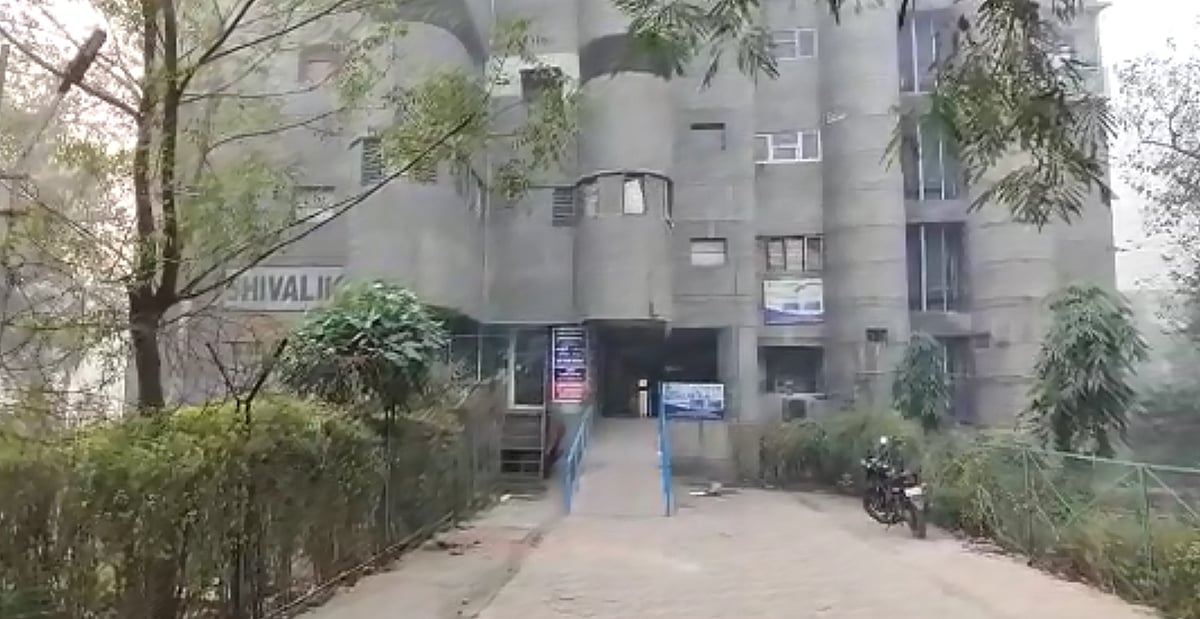 सीबीआई ने गाजियाबाद में अपने अधिकारियों के ठिकानों पर मारे छापे, वजह जानकर रह जाएंगे हैरान