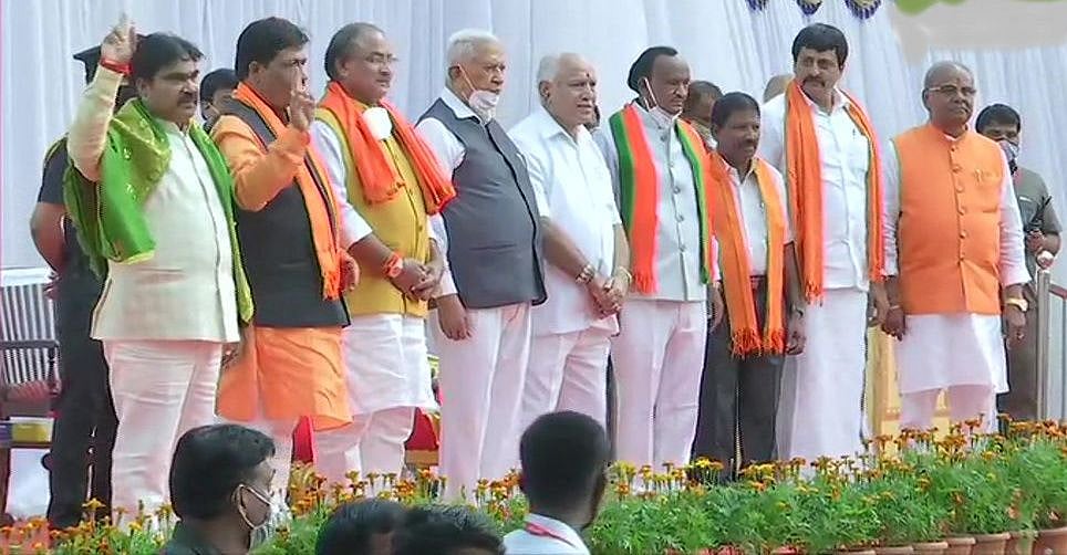 BJP विधायकों की  येदियुरप्पा सरकार के खिलाफ खुली बगावत, बोले- ब्लैकमेलिंग और पैसों से मिल रहा मंत्रिपद