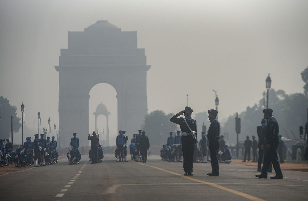 आकार पटेल का लेख: जब सारे अधिकारों पर कब्जा कर ले सरकार तो कैसा गणतंत्र दिवस! 