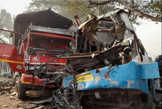 यूपी के मुरादाबाद-आगरा हाइवे पर भीषण हादसा, 10 लोगों की मौत, कई घायल, सीएम योगी ने किया मुआवजे का ऐलान