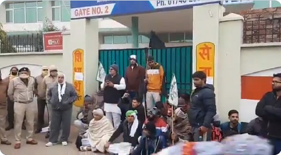 हरियाणा में वैक्सीनेशन केंद्र पर किसानों का हंगामा, बीजेपी विधायक द्वारा उद्घाटन की खबर पर फूटा गुस्सा