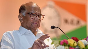 विपक्षी दलों ने किसान ट्रैक्टर परेड में हिंसा की निंदा की, पवार ने केंद्र की नाकामी बताया