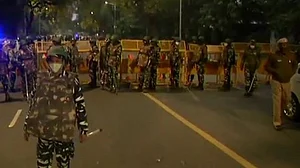 दिल्ली में इजरायली दूतावास के बाहर ब्लास्ट, कई गाड़ियों के शीशे टूटे, मौके पर दिल्ली पुलिस की स्पेशल सेल मौजूद