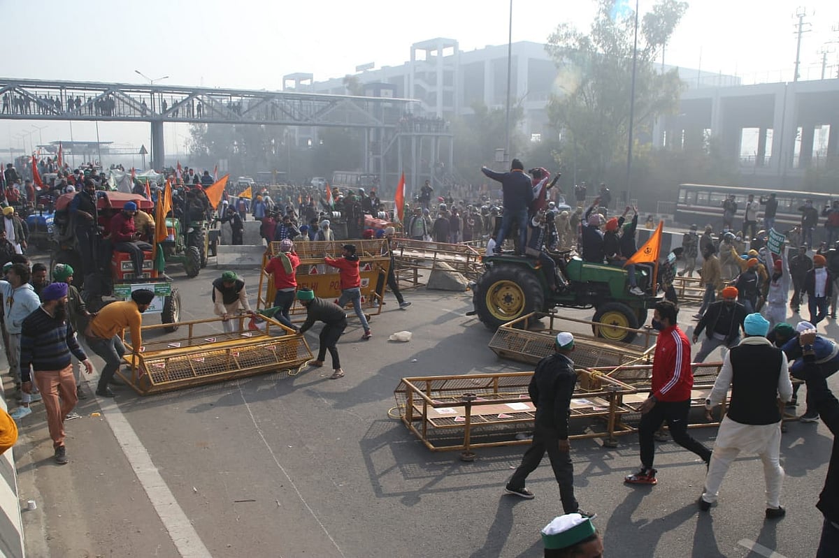 असामाजिक तत्वों ने शांतिपूर्ण आंदोलन में की घुसपैठ, किसान मोर्चा ने की ट्रैक्टर परेड में बवाल की निंदा