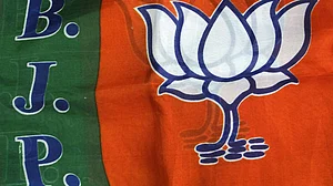 मध्य प्रदेश बीजेपी में बगावत! '35 विधायक कांग्रेस के संपर्क में', शिवराज के सामने असंतोष को काबू में रखने की चुनौती