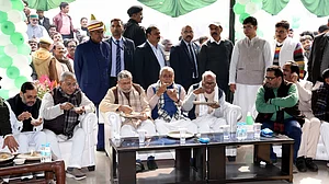 बिहार में मकर संक्रांति पर टूटी 26 साल पुरानी परंपरा, दही-चूड़ा भोज नहीं होने से फीकी रही ‘सियासी खिचड़ी’
