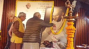 राम पुनियानी का लेखः आरएसएस के कई चेहरे और मुखौटे, गांधी का नाम लेना भागवत की मजबूरी भी और चाल भी
