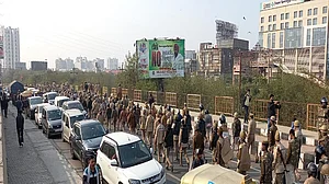 वीडियो: गाजीपुर बॉर्डर पर किसानों का धरना जारी, भारी तादाद में पुलिस और अर्धसैनिक बलों की मौजूदगी
