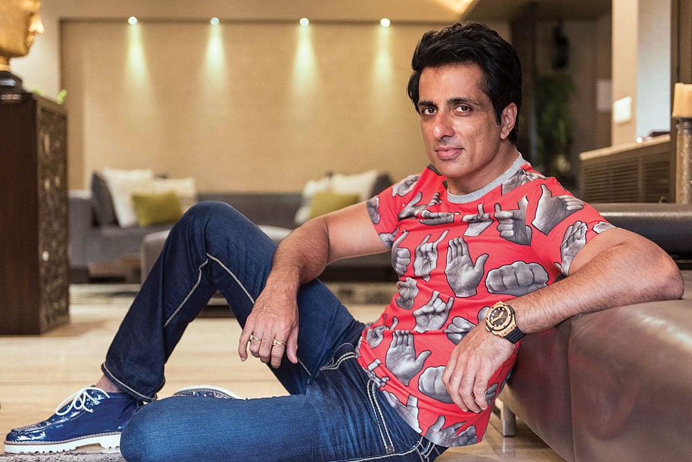 अभिनेता सोनू सूद को बॉम्बे हाईकोर्ट से झटका, बीएमसी नोटिस के खिलाफ दायर याचिका खारिज