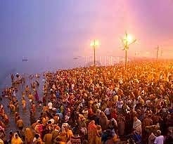 मकर संक्रांति के साथ माघ मेले का आगाज, देशभर में श्रद्धालु लगा रहे आस्था की डुबकी