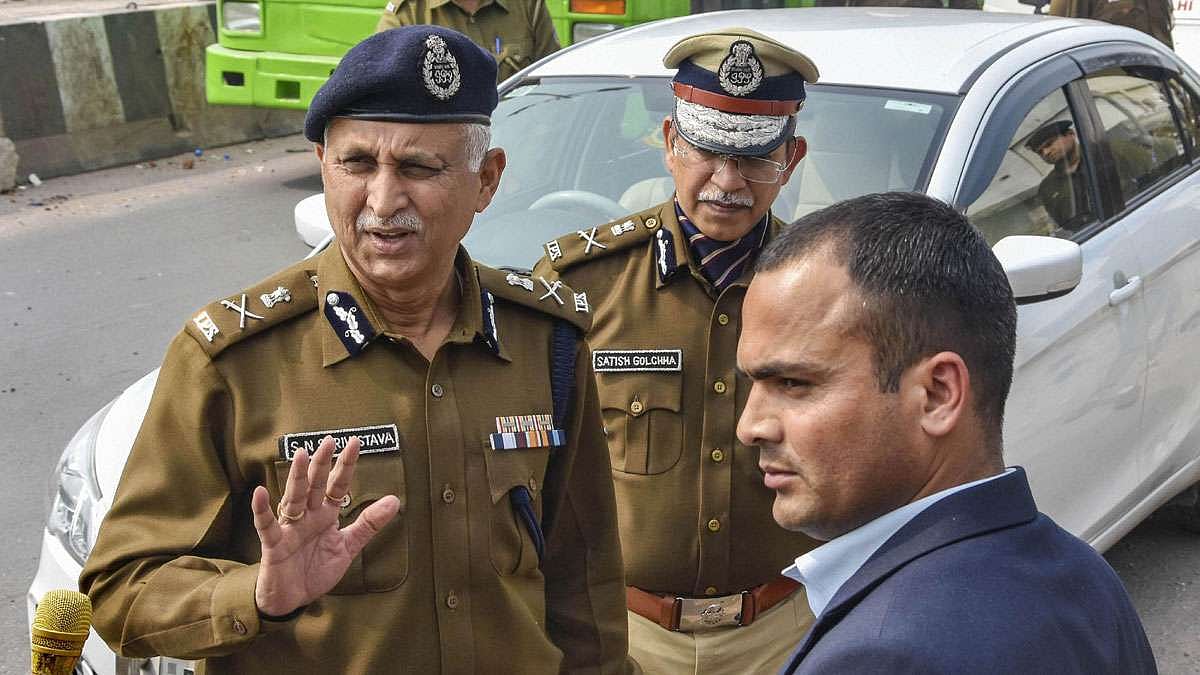 ट्रैक्टर रैली हिंसाः दिल्ली पुलिस के खिलाफ हाईकोर्ट में याचिका, कमिश्नर को हटाने की मांग
