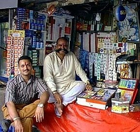 मुंबई एनसीबी ने ड्रग मामले में अब 'मुच्छड़ पानवाला' को भेजा समन, पॉश इलाके में है दुकान