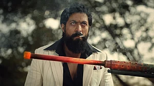 सिनेजीवन: यश की KGF Chapter 2 ने रच दिया इतिहास, पहले दिन कमाए इतने करोड़ और कल रिलीज होगा RRR का ये गाना