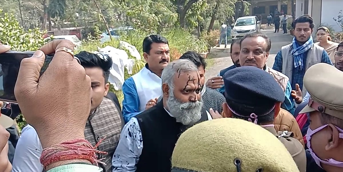 रायबरेली में सोमनाथ भारती पर फेंकी गई स्याही, विवादित भाषण के मामले में गिरफ्तार