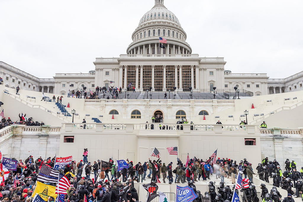 खरी-खरी: ट्रंपवादी राजनीति का खौफनाक चेहरा एक बड़े खतरे की घंटी, अपने यहां हुआ ऐसा तो क्या करेगा भारत