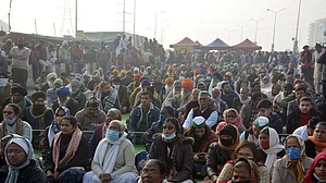गाजीपुर बॉर्डर पहुंचकर दिल्ली कांग्रेस अध्यक्ष ने किसानों का किया समर्थन, कहा- कांग्रेस अन्याय के खिलाफ हमेशा खड़ी