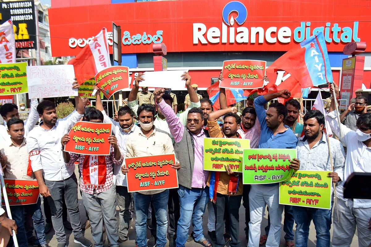 तोड़फोड़ के खिलाफ रिलायंस जियो ने हाई कोर्ट में लगाई याचिका, कहा- कॉन्ट्रैक्ट फार्मिंग नहीं करेगी कंपनी