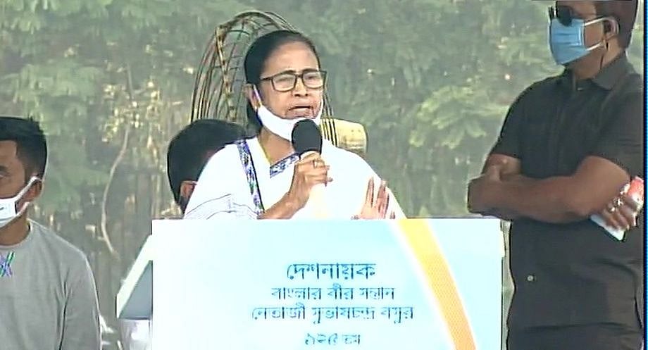 नेताजी जयंती समारोह में जय श्रीराम के नारे पर ममता हुईं नाराज, पीएम को सुनाकर किया बहिष्कार