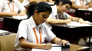 JEE और NEET की तैयारी कर रहे लाखों छात्रों को राहत, इस साल नहीं बदलेगा पाठ्यक्रम