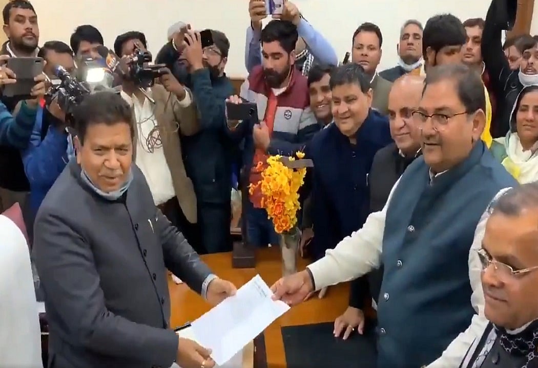 हरियाणा: किसान आंदोलन के समर्थन में MLA अभय चौटाला ने दिया इस्तीफा, कहा- मुझे कुर्सी नहीं देश का किसान खुशहाल चाहिए 