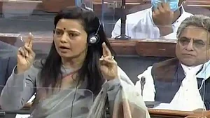 वीडियो: TMC सांसद महुआ मोइत्रा ने संसद में अपने तर्कों से मोदी सरकार को धोया! समझाया साहस और कायरता के बीच में अंतर