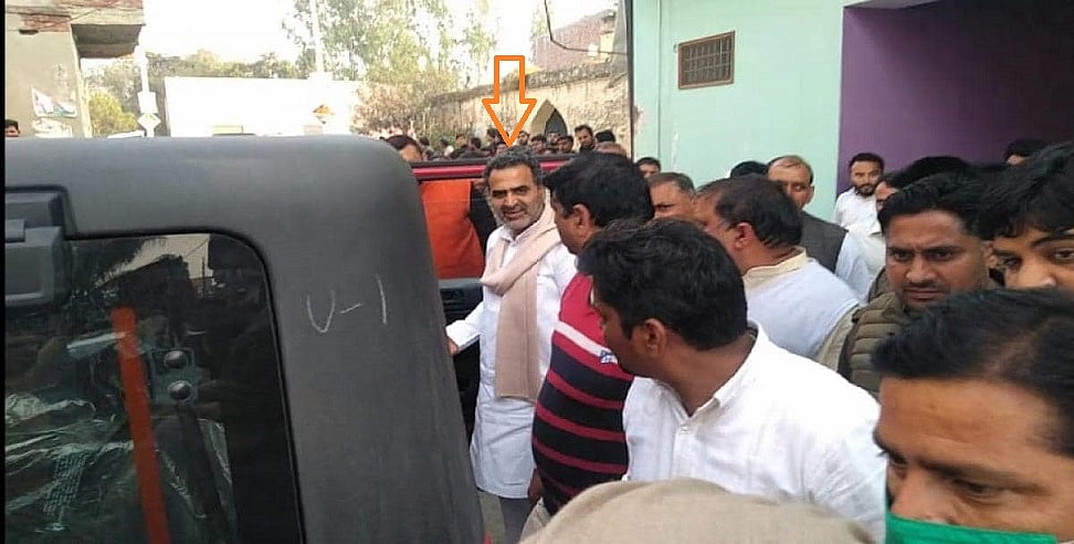 यूपी: कृषि कानून का फायदा गिनाने पहुंचे मोदी के मंत्री संजीव बालियान का भारी विरोध, गांव में घुसने से रोका गया
