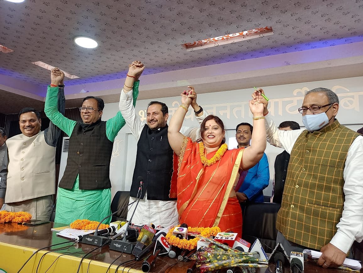 बिहार में एलजेपी को लगा एक और झटका, सुशांत राजपूत की भाभी ने बीजेपी का दामन थामा