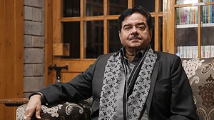 'दो मिनट और एक ट्वीट से धुल गई पूरी सरकारी स्क्रिप्ट': किसान आंदोलन पर शत्रुघ्न सिन्हा ने शेयर किया लेख