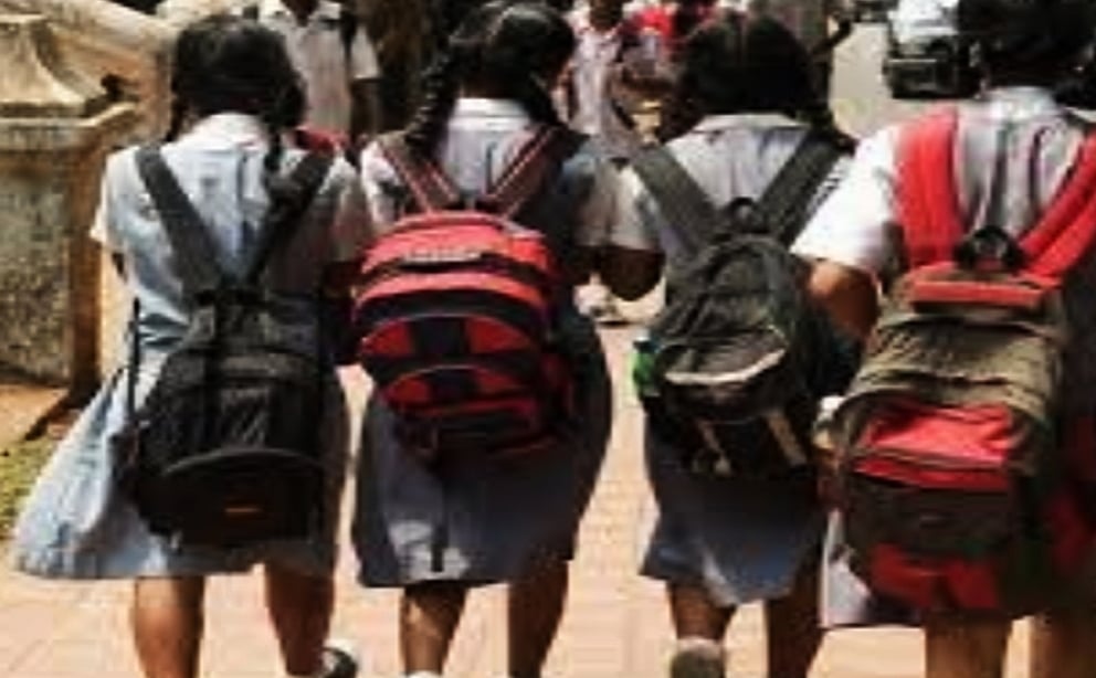 गोवा में स्कूटर या मोटरसाइकिल से स्कूल नहीं जा सकेंगे छात्र, शिक्षा विभाग ने तत्काल प्रभाव से लगाई पाबंदी