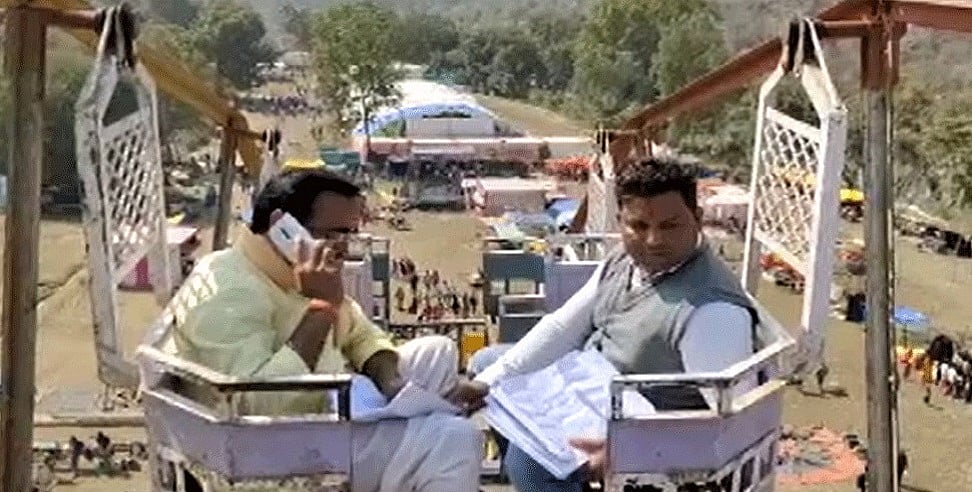 शिव‘राज’ में हवा में मोदी का ‘डिजिटल इंडिया’? मंत्री को मोबाइल में नेटवर्क के लिए झूलना पड़ता है झूला, सुनाई आपबीती